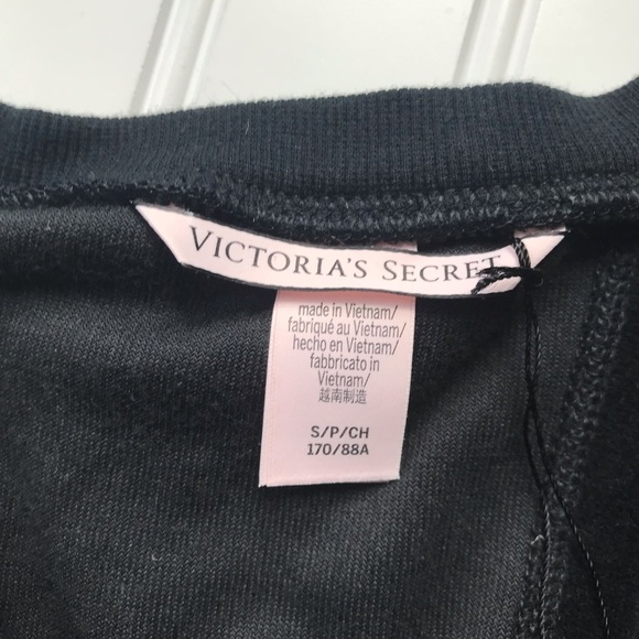 •Victoria’s Secret• black velour lounge top - Picture 5 of 5